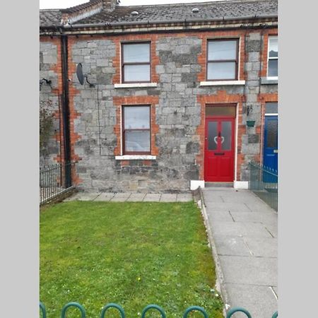 College Square, Terrace House Apartment Bessbrook Екстериор снимка