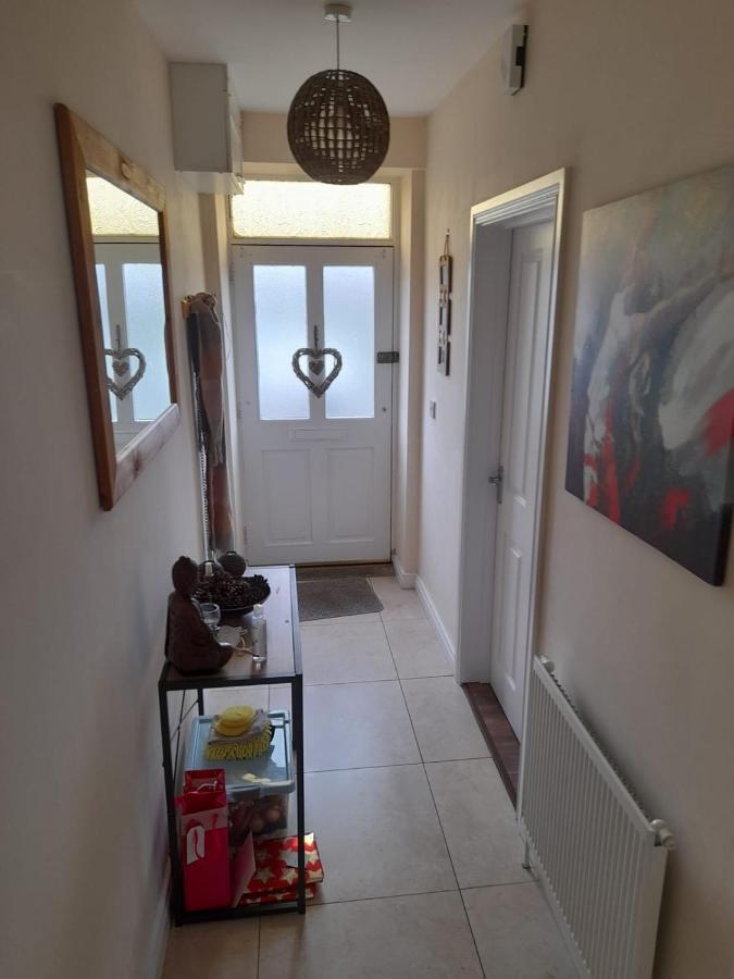 College Square, Terrace House Apartment Bessbrook Екстериор снимка