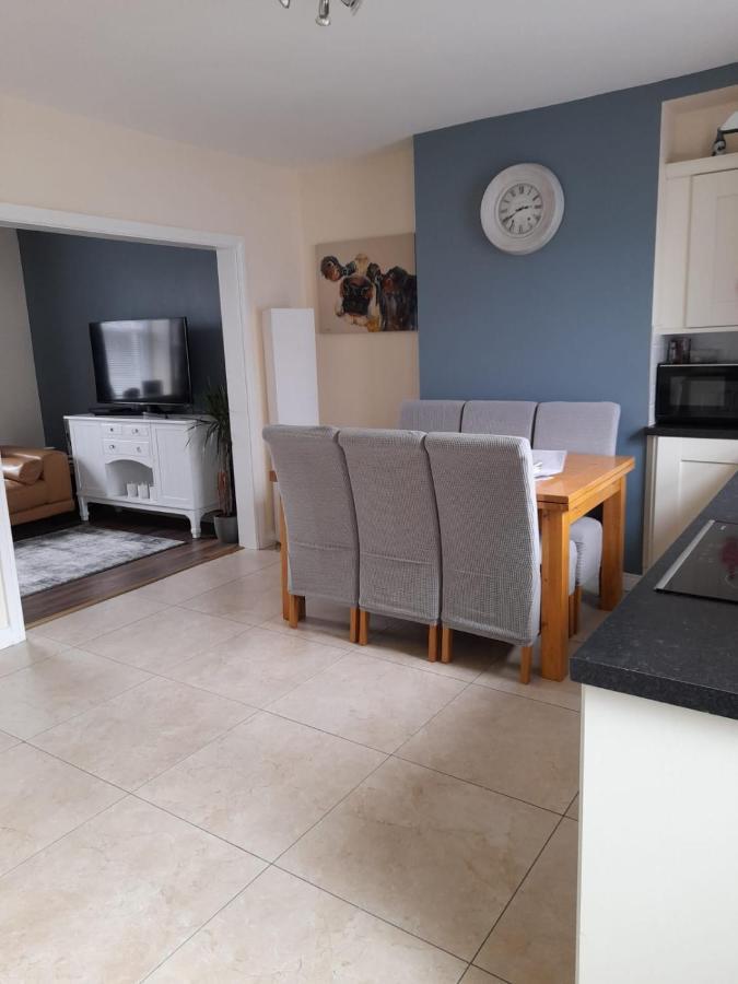 College Square, Terrace House Apartment Bessbrook Екстериор снимка